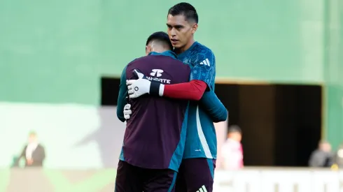 Raúl Rangel junto a Luis Malagón en la previa de México vs. Japón.