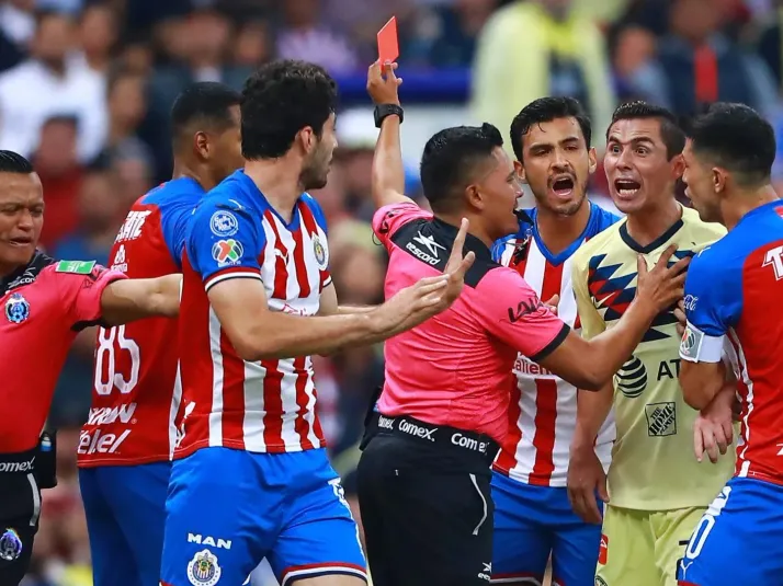 El Cantante Guerrero recordó la patada de Antonio Briseño a Giovani dos Santos