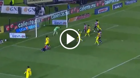 El espectacular golazo del Piojo Alvarado en el Chivas vs. América