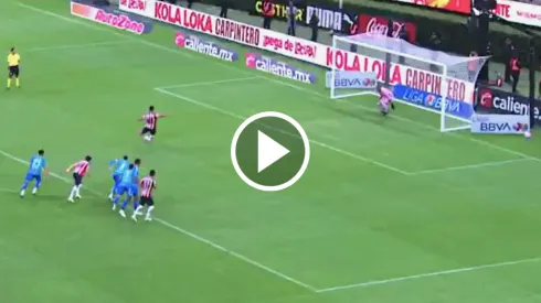 La increíble falla de Efraín Álvarez contra Nahuel Guzmán