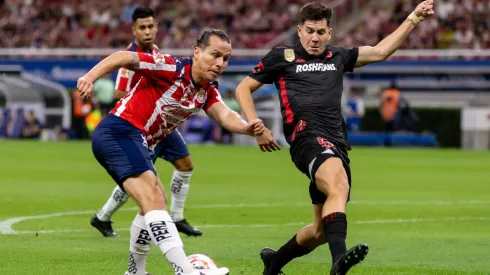 Así despidió la afición de Chivas al Oso González.