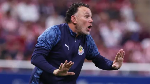 Gabriel Milito todavía no puede conformar un 11 ideal en Chivas.