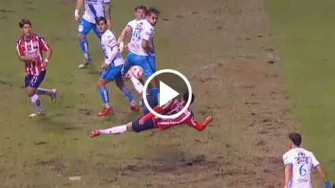 El espectacular golazo del Cotorro González contra Puebla