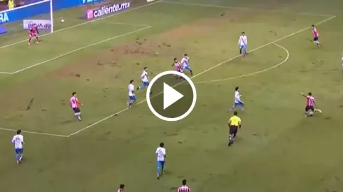 Omar Govea anotó el segundo de Chivas vs. Puebla