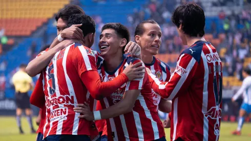 Chivas venció a Necaxa y Puebla en las jornadas 10 y 11 del Apertura 2025.