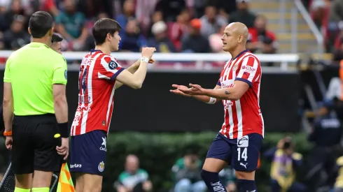 Chicharito Hernández dándole su lugar a la Hormiga.
