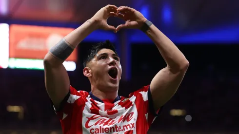 Alan Pulido saldría muy pronto de Chivas