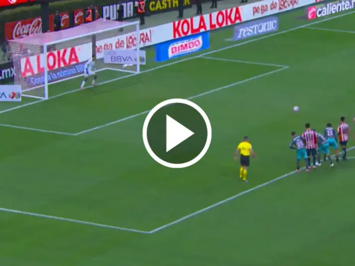 Hormiga González abrió el marcador desde el manchón de penalti