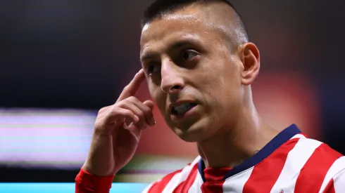 Roberto Alvarado es muy querido por la afición de Chivas