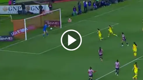 La portera de Chivas tuvo una noche para el olvido ante América.