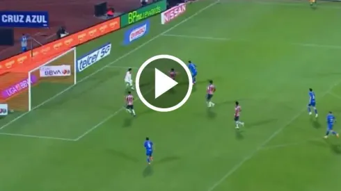 Brutal salvada de José Castillo ante Cruz Azul.