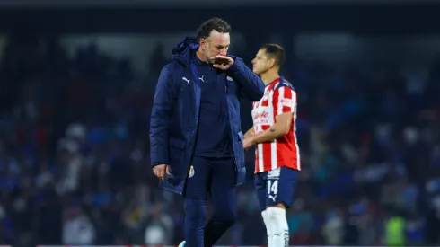 Gabriel Milito salió en defensa de "Chicharito" Hernández