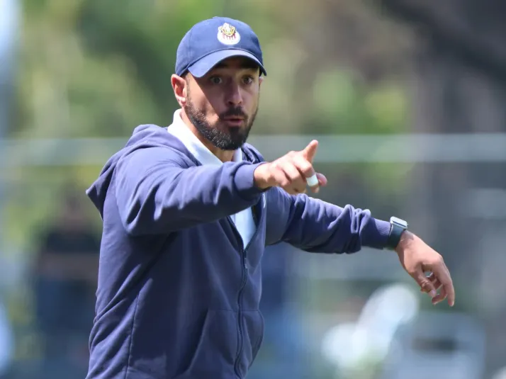 Jugadores de Chivas saludaron a Sergio Pinto, nuevo DT en Cruz Azul