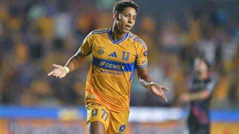 Ozziel Herrera solo llegaría a Chivas si se paga su cláusula de salida