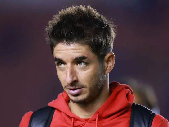 Confirman que Isaác Brizuela se convierte en la cuarta baja de Chivas