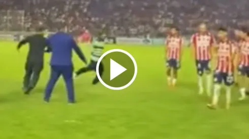 El tenso momento que vivieron los jugadores de Chivas.