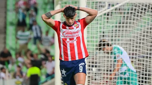 Alan Pulido se niega a bajar su sueldo