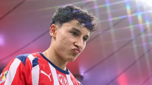 Miguel Gómez vio acción en Chivas vs. Leones Negros.