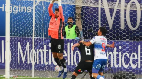 Augusto Batalla se mantiene como la principal opción de Católica en caso de una partida repentina de Matías Dituro al exterior