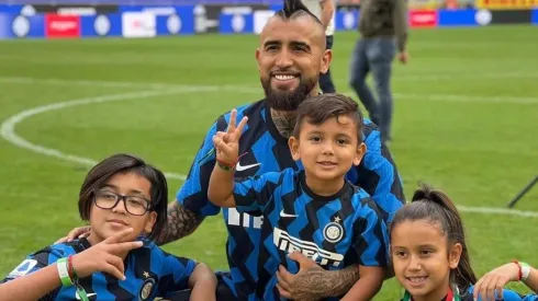 Arturo Vidal celebró el título de Italia con sus hijos y Marite Matus. (Foto: kingarturo23oficial)