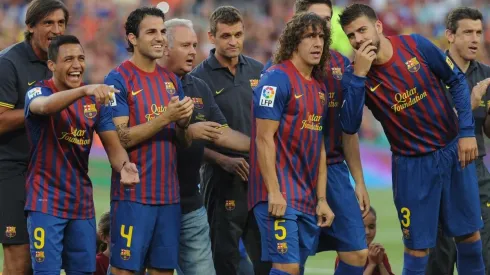 Alexis Sánchez compartió con Carles Puyol previo a su viaje a Chile. (Foto: Getty)