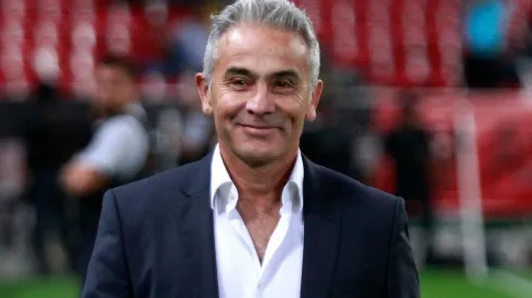 Juvenal Olmos pide olvidarse de Alexis Sánchez.