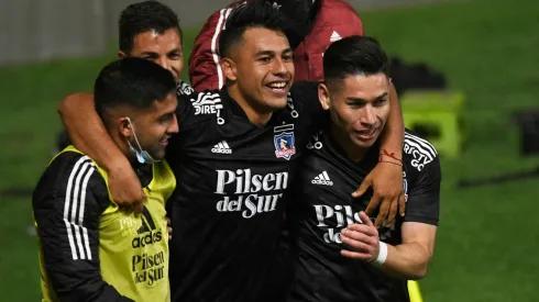 Solari, Morales y Costa dan vuelta el marcador para Colo Colo.
