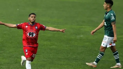 Huachipato tomó aire en el campeonato venciendo a Santiago Wanderers.