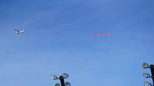 “Colo Colo es Chile” el mensaje de la avioneta que pasó en Rancagua.