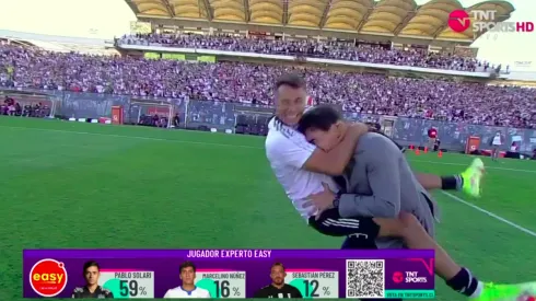 Morales y Quinteros protagonizan divertida celebración en triunfo albo.