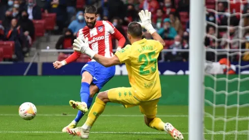 Claudio Bravo no pudo impedir los goles del Atlético Madrid.