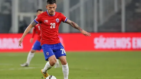 Charles Aránguiz es liberado de la nómina de La Roja.