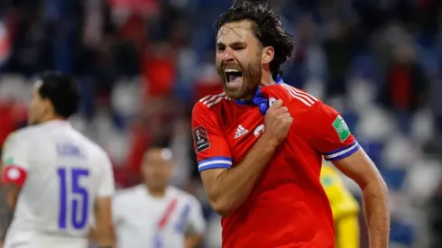 El delantero nacional resalta el buen ambiente en el camarín de la Roja