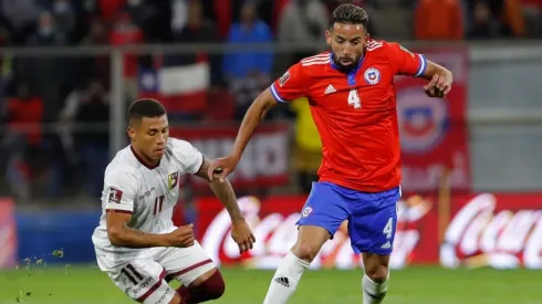 Mauricio Isla no podrá estar frente a Paraguay.