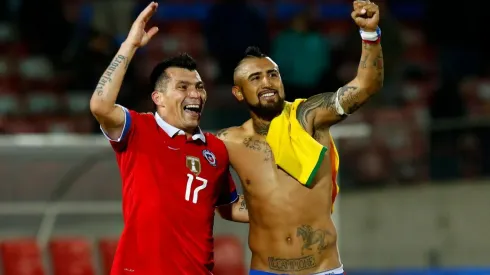 Medel y Vidal no quieren dejar a La Roja: "Jugaremos hasta los 50".