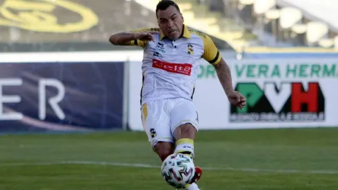 Esteban Paredes anuncia que jugará la temporada 2022