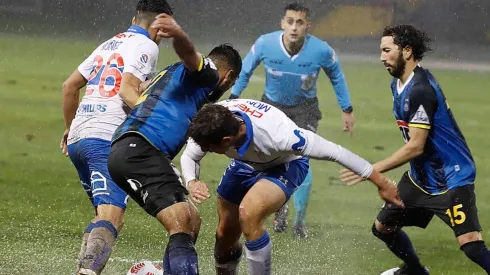 Universidad Católica enfrentará a Huachipato en la primera de dos finales.