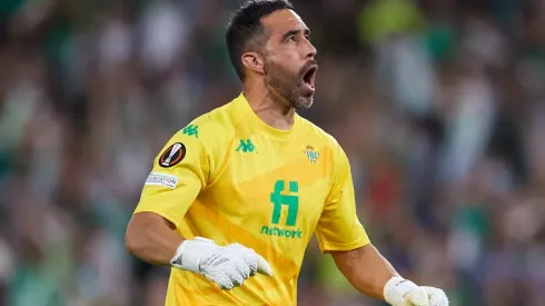 En Colo Colo se refieren a posible retorno de Claudio Bravo