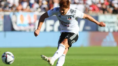 Gil comparte foto con Suazo en un abrazo apretado como “despedida”.