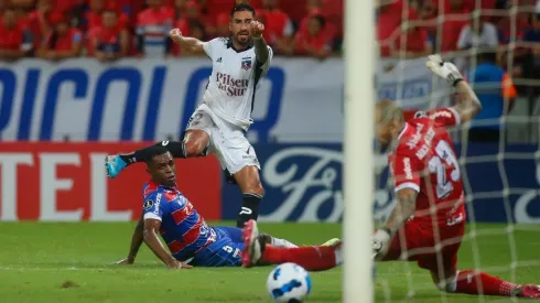 Juan Martín Lucero marcó el primero de Colo Colo ante Fortaleza