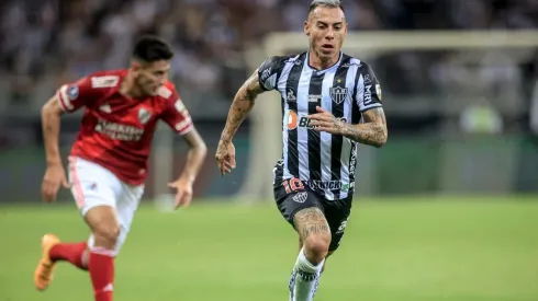 Eduardo Vargas seguirá ligado a Atlético Mineiro hasta fines de 2024.