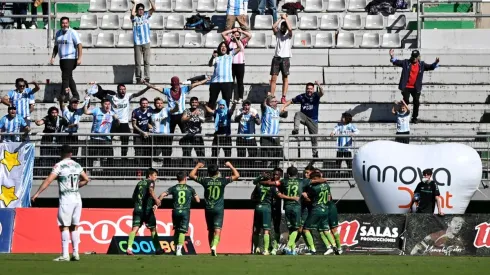 Celebran los hinchas de La Academia en Temuco.