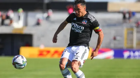 Suazo pone en duda su presencia para el clásico y preocupa a Colo Colo.