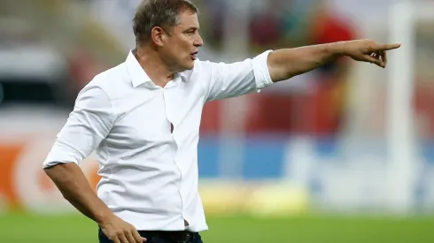 El entrenador Charrúa sería la primera opción de la UC