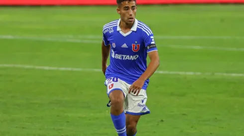 Lucas Assadi reemplaza a Jeisson Vargas en el once de Universidad de Chile ante Everton