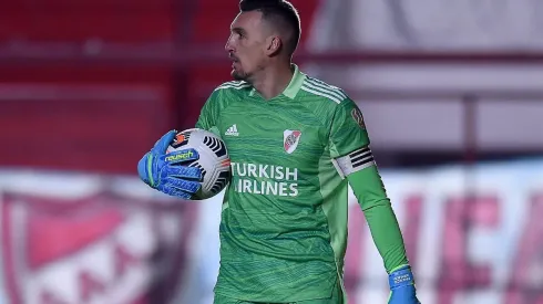 Franco Armani será una de las bajas sensibles de River ante Colo Colo.