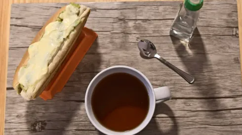 El completo es un plato que se puede servir en cualquier momento del día.