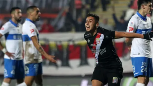 Curicó le dio un golpe a la UC en el segundo tiempo y se terminó llevando el partido