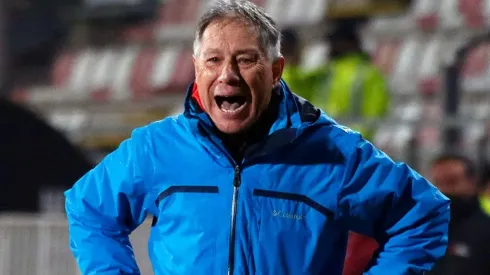 El técnico argentino se enojó con su cuerpo técnico en el partido de la UC y Palestino