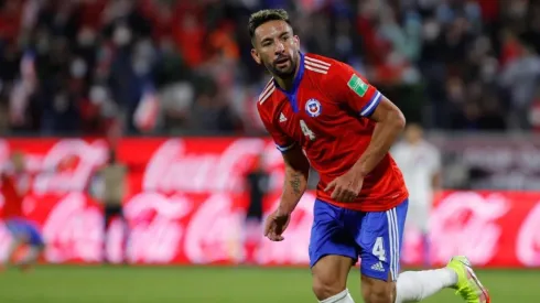 Isla se une a la 'cruzada alba' por mayores aforos en el fútbol chileno.